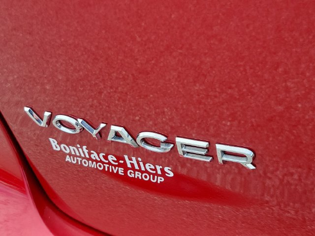 Used 2025 Chrysler Voyager LX FWD image 8