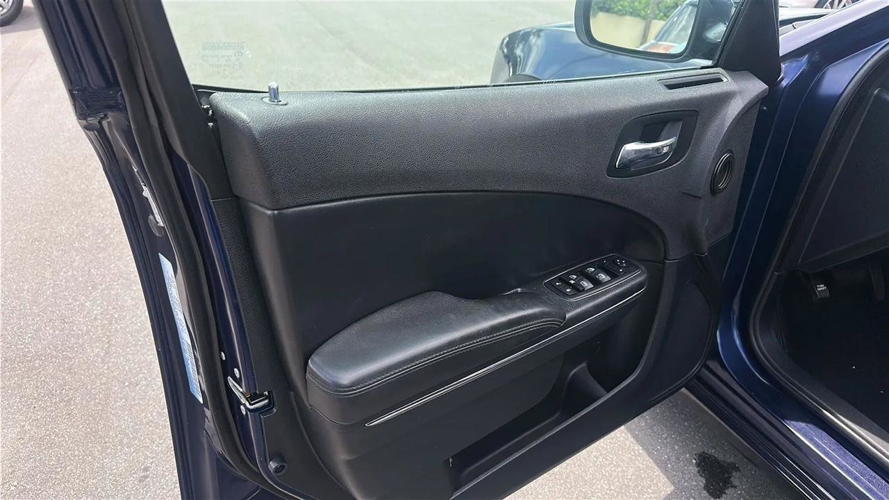 Used 2014 Dodge Charger SE RWD image 18