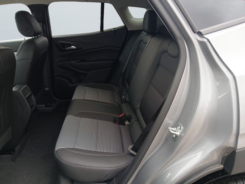 Certified 2025 Chevrolet Trax LT w/ Driver Confidence Package FWD image 15