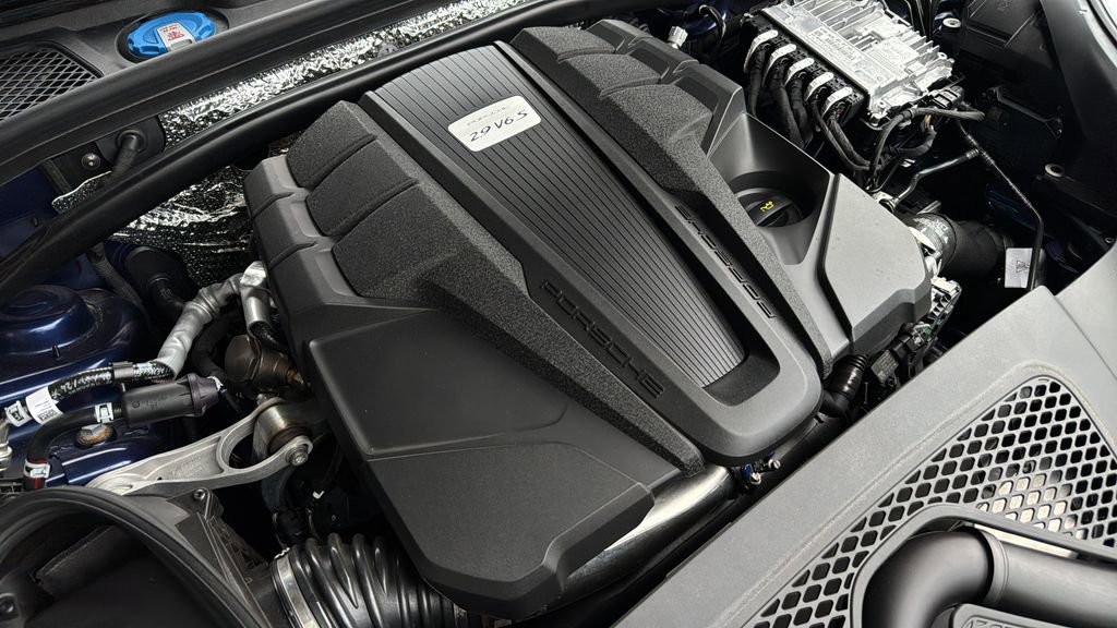 Certified 2025 Porsche Macan S image 19