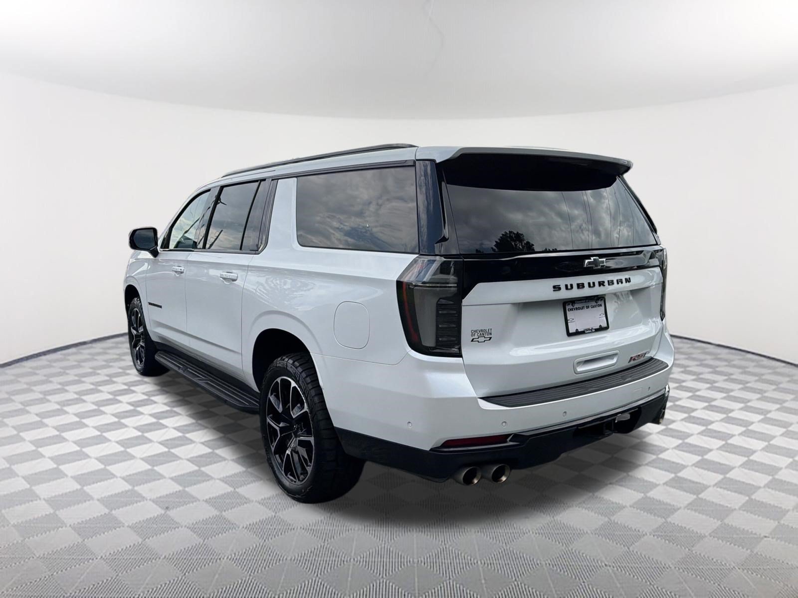 Used 2025 Chevrolet Suburban RST w/ Comfort Package AWD/4WD image 7