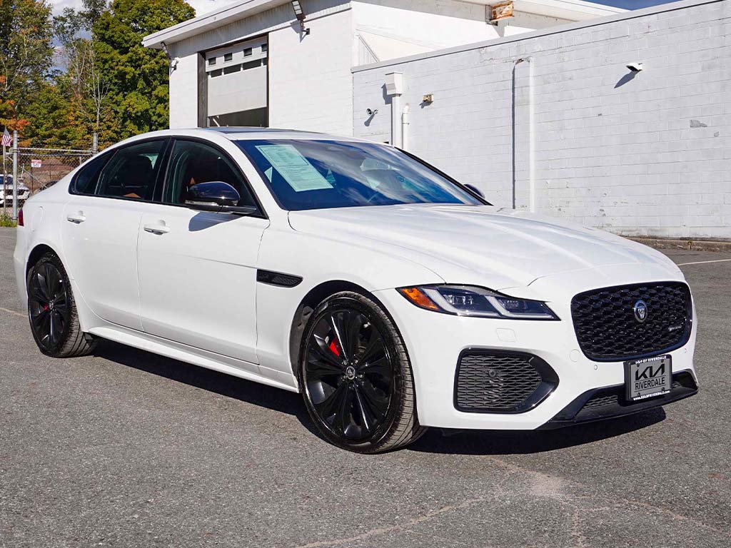 Used 2024 Jaguar XF R-Dynamic SE RWD image 2
