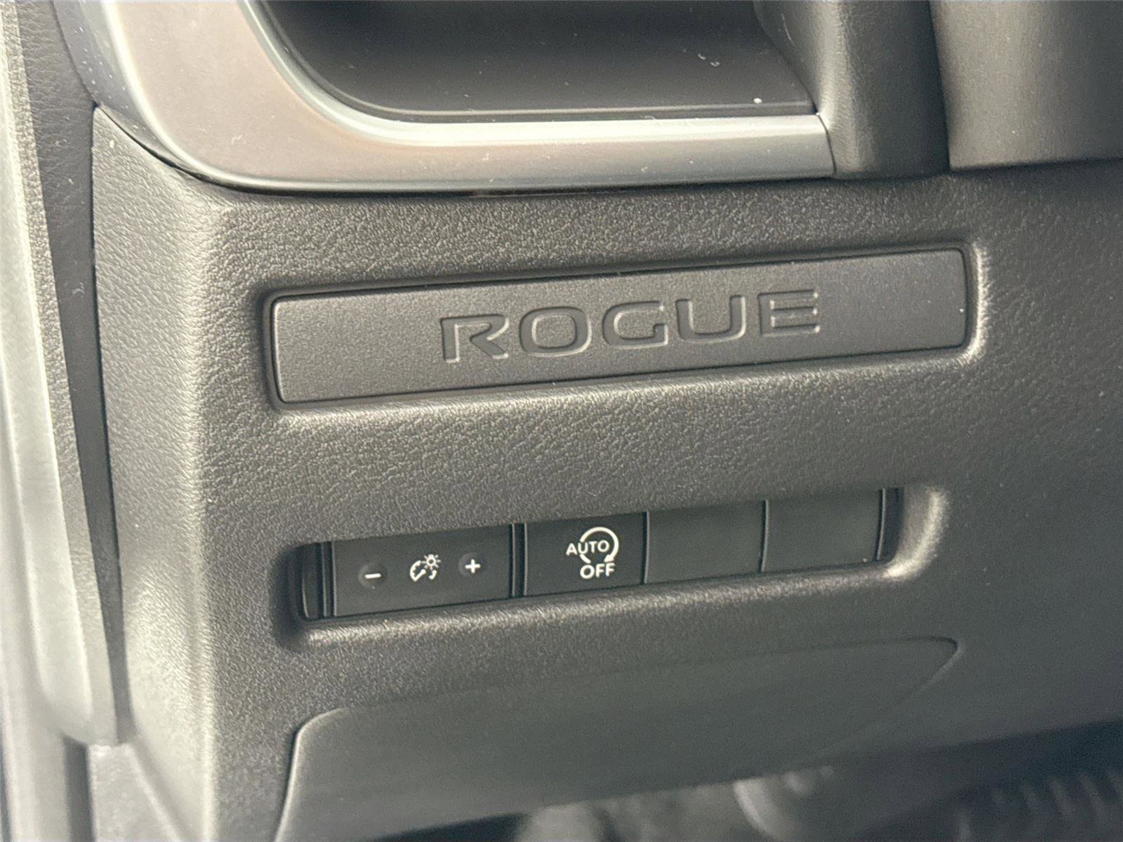 Used 2023 Nissan Rogue S FWD image 13