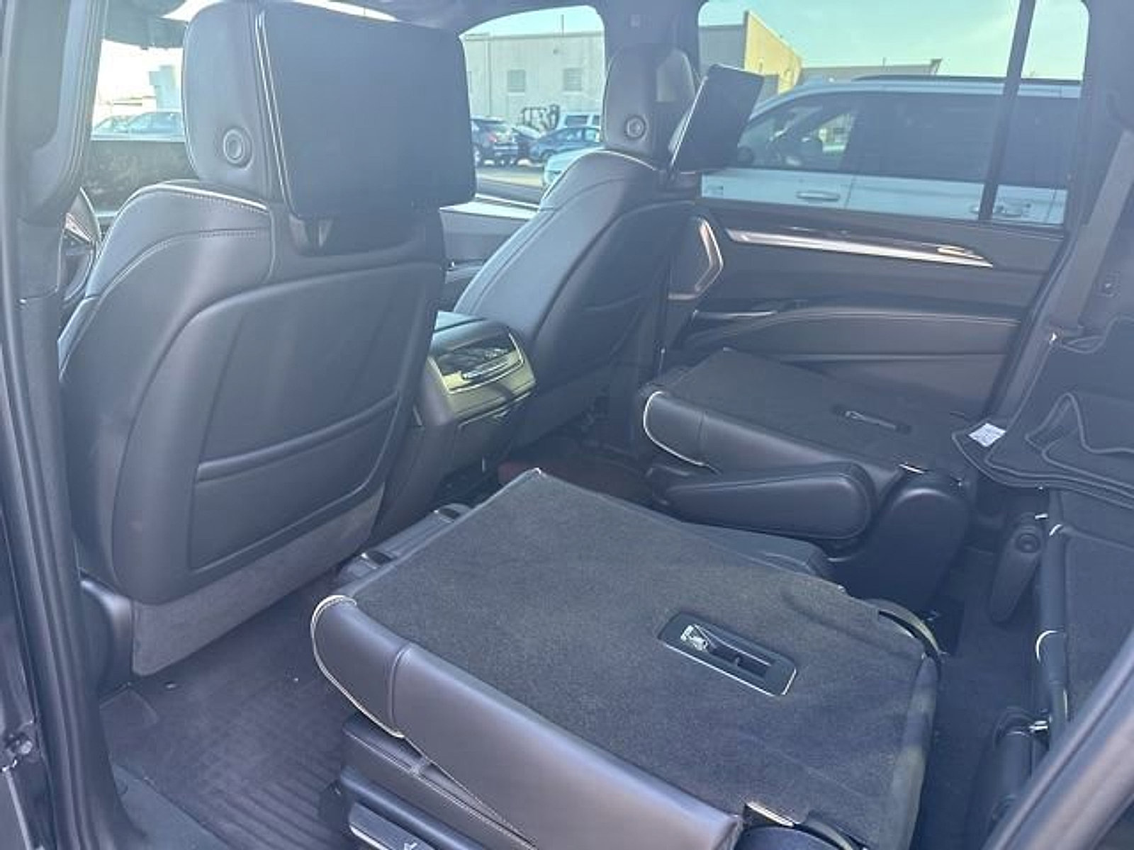 Certified 2025 Cadillac Escalade ESV Sport Platinum image 9