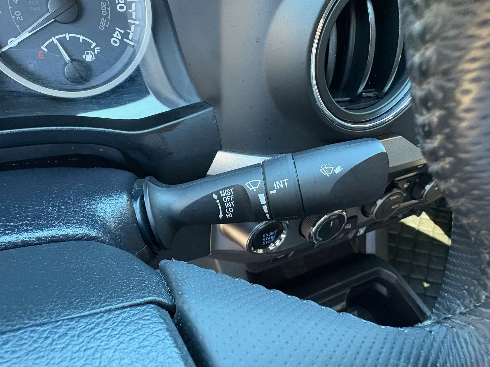 Used 2019 Toyota Tacoma Limited AWD/4WD image 38