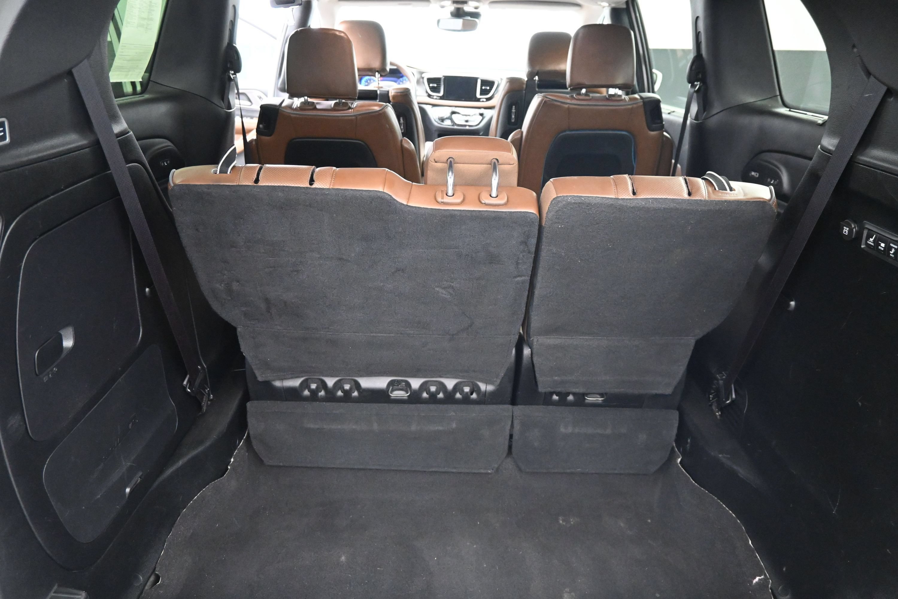 Used 2017 Chrysler Pacifica Limited FWD image 15