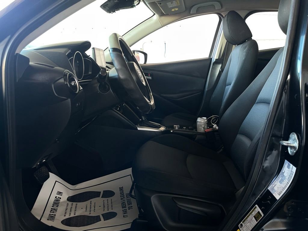 Used 2019 Toyota Yaris LE FWD image 10