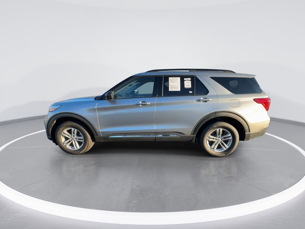 Used 2023 Ford Explorer XLT w/ Equipment Group 202A image 5