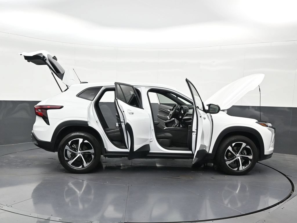 Used 2026 Chevrolet Trax RS FWD image 32