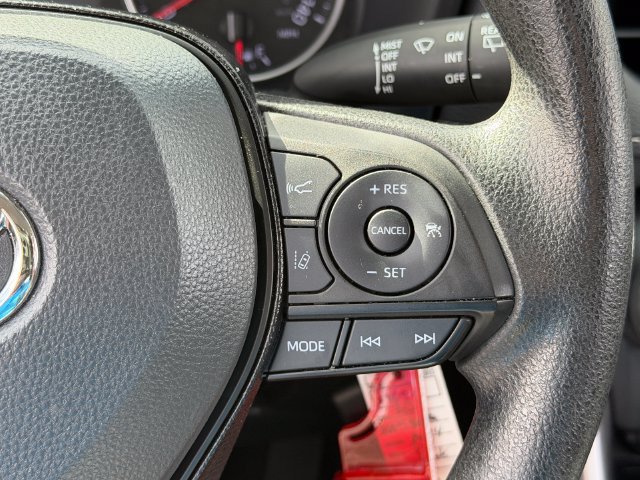 Used 2021 Toyota RAV4 LE FWD image 17