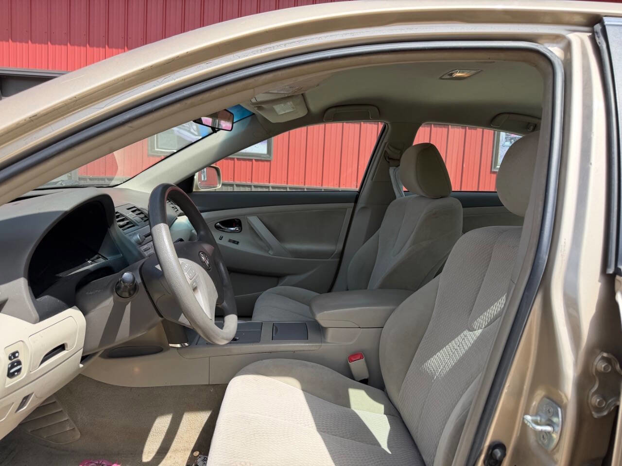 Used 2011 Toyota Camry LE w/ LE Extra-Value Pkg FWD image 8