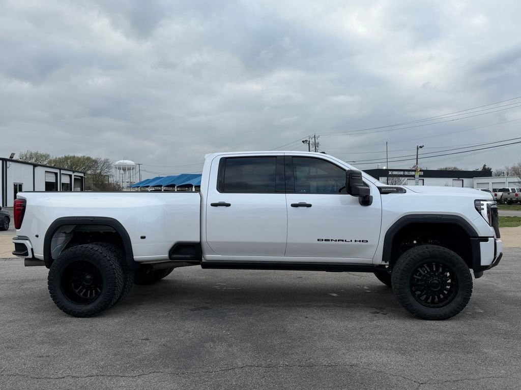 Used 2024 GMC Sierra 3500 Denali Ultimate image 9