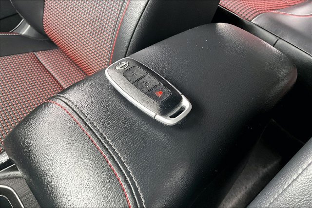 Certified 2025 Nissan Kicks SR FWD image 32
