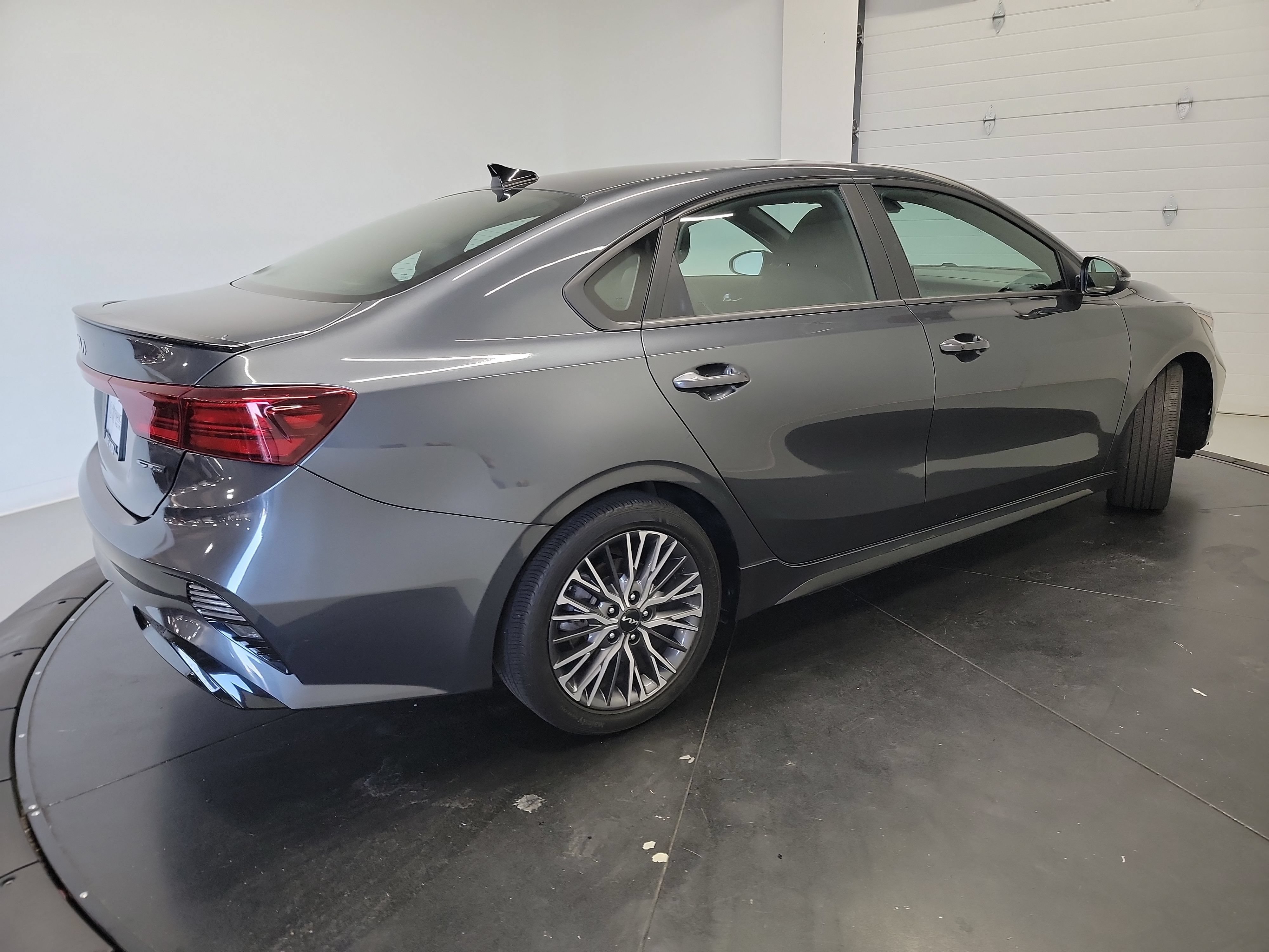 Used 2023 Kia Forte GT-Line w/ GT-Line Premium Package FWD image 16