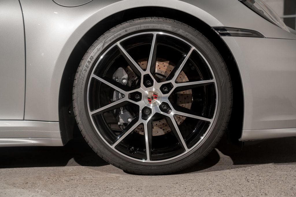 Used 2025 Porsche 911 Carrera T RWD image 16