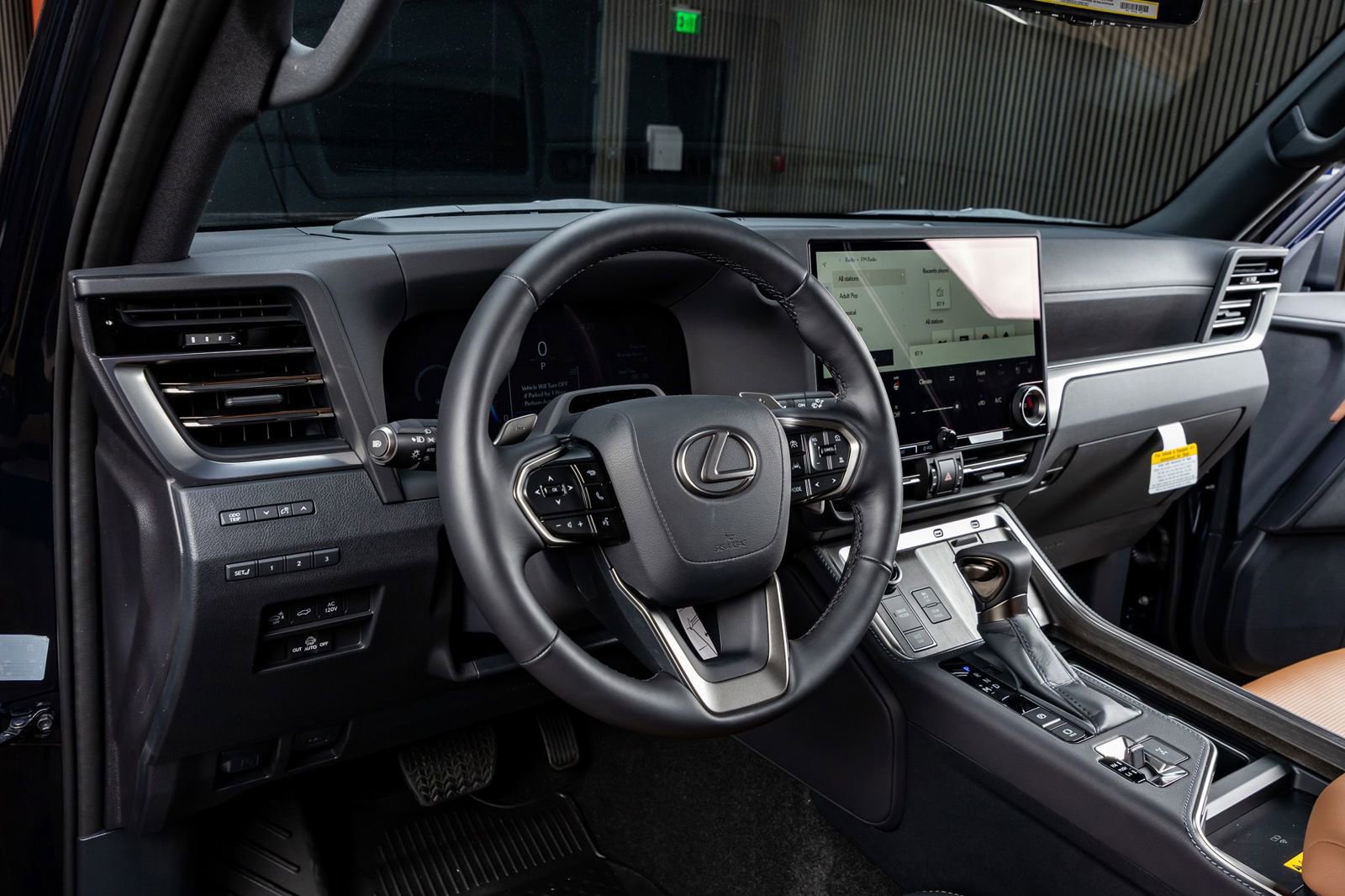 Used 2025 Lexus GX 550 w/ Accessory Package (2T) image 17