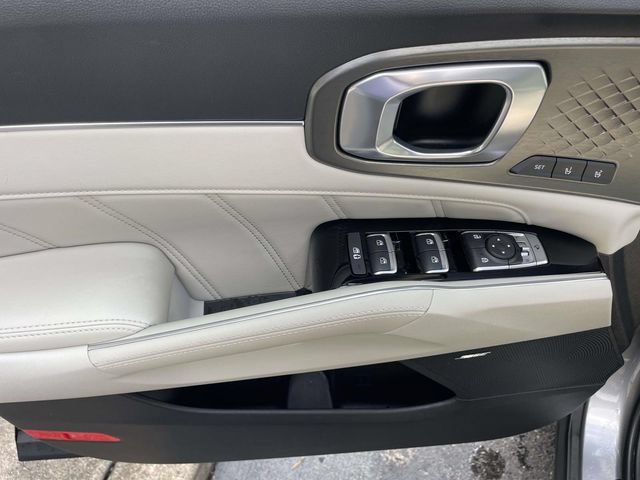 Used 2023 Kia Sorento SX Prestige w/ Panoramic Sunroof Package AWD/4WD image 18