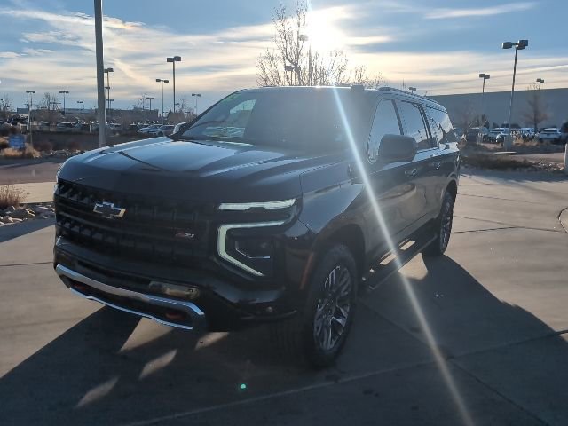 Used 2025 Chevrolet Suburban Z71 image 3