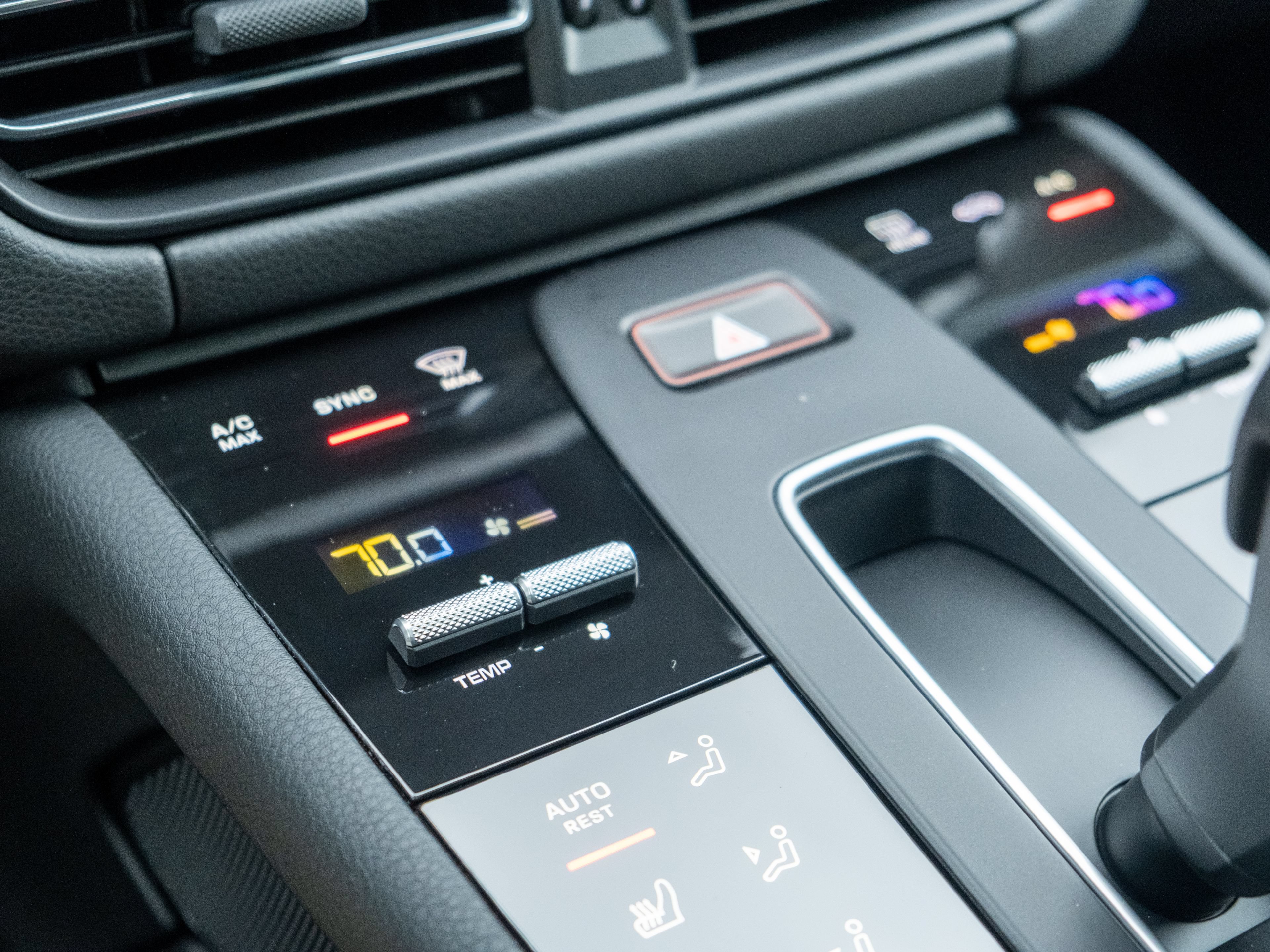Certified 2026 Porsche Macan AWD/4WD image 32