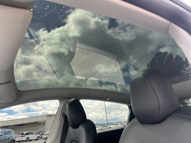 Used 2022 Tesla Model Y Long Range AWD/4WD image 27