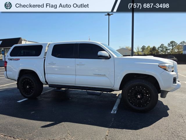 Used 2018 Toyota Tacoma TRD Sport image 10