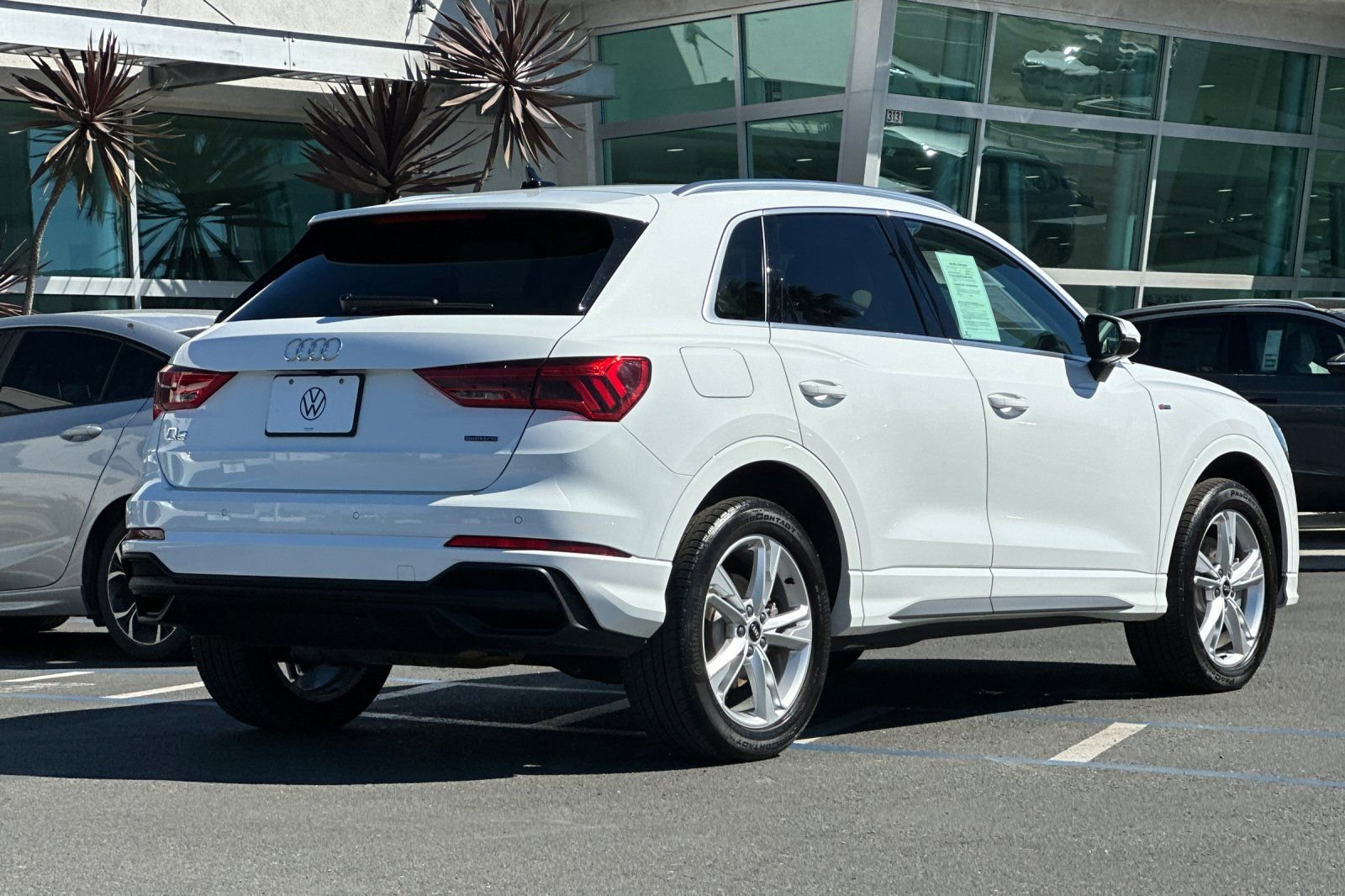 Used 2023 Audi Q3 2.0T Premium w/ Convenience Package AWD/4WD image 4