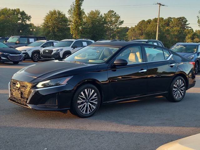 Used 2025 Nissan Altima 2.5 SV FWD image 7