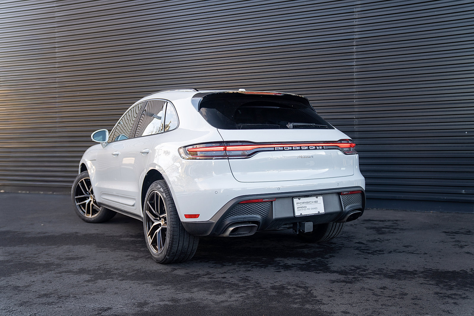 Certified 2025 Porsche Macan Turbo AWD/4WD image 3