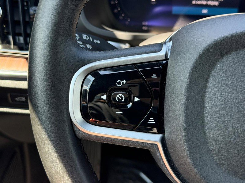 Certified 2025 Volvo V60 B5 Cross Country Plus AWD/4WD image 18