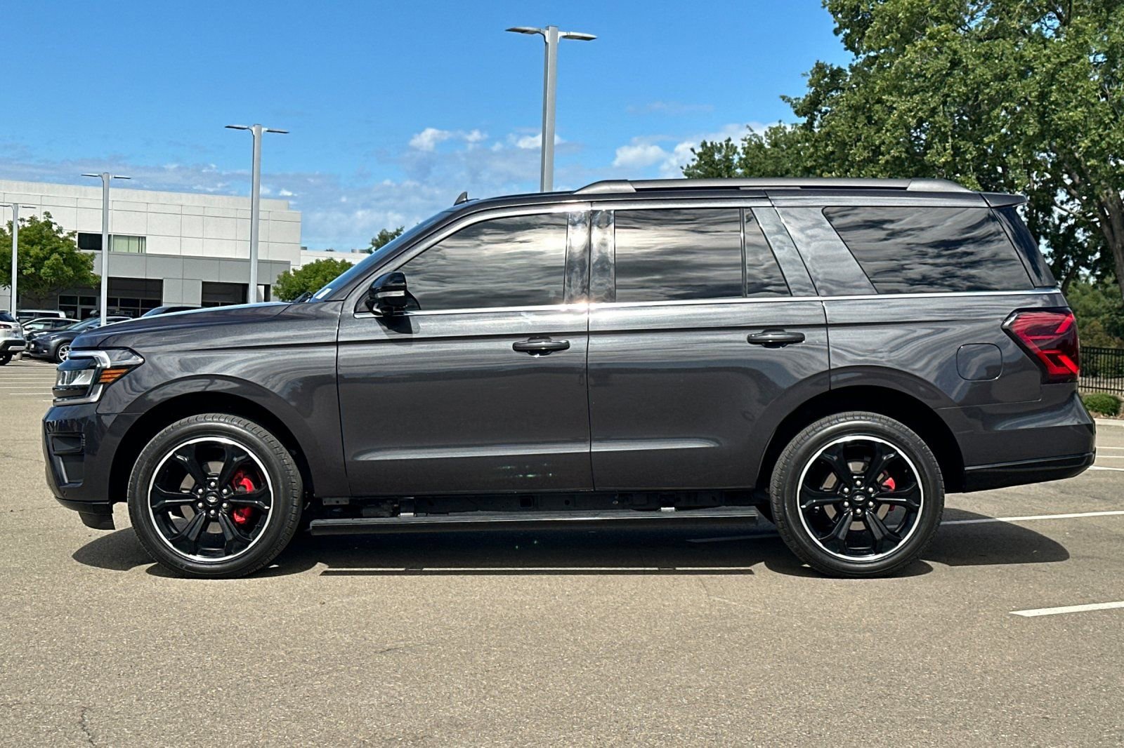 Used 2024 Ford Expedition Limited image 7