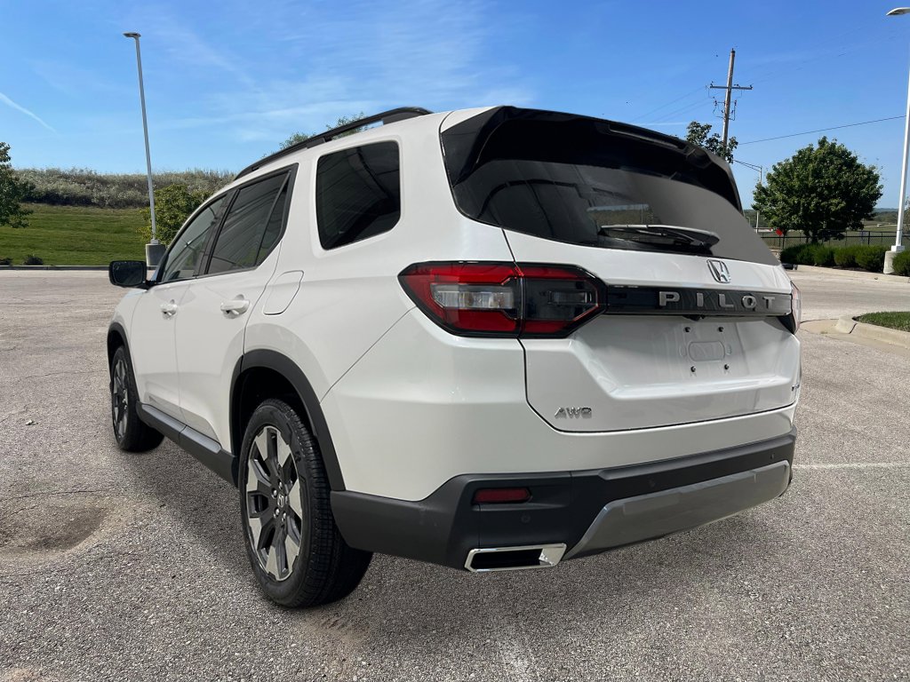 New 2026 Honda Pilot Touring image 3