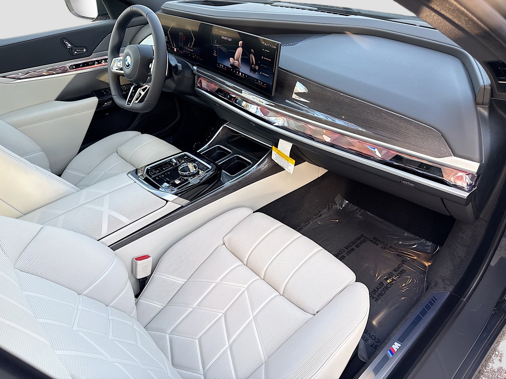New 2026 BMW 750e xDrive AWD/4WD image 14
