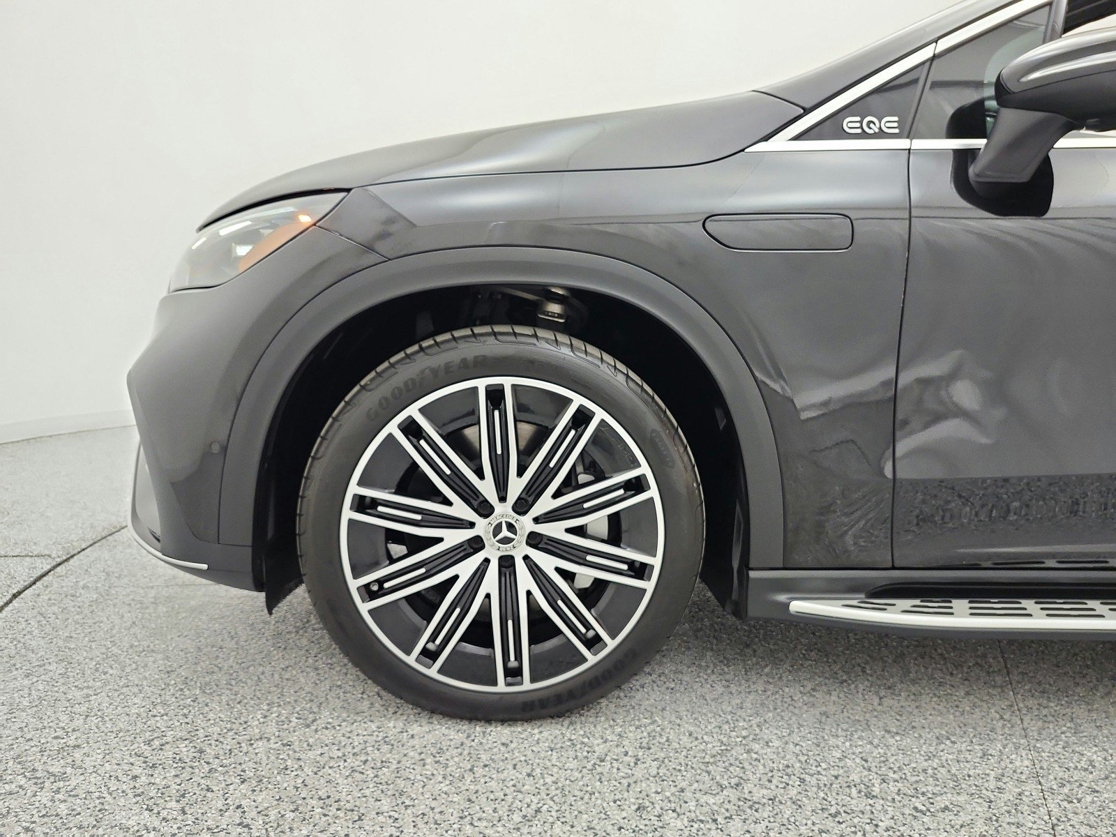 Used 2023 Mercedes-Benz EQE 500 4MATIC SUV image 17