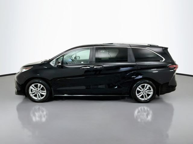 Used 2024 Toyota Sienna Limited AWD/4WD image 4