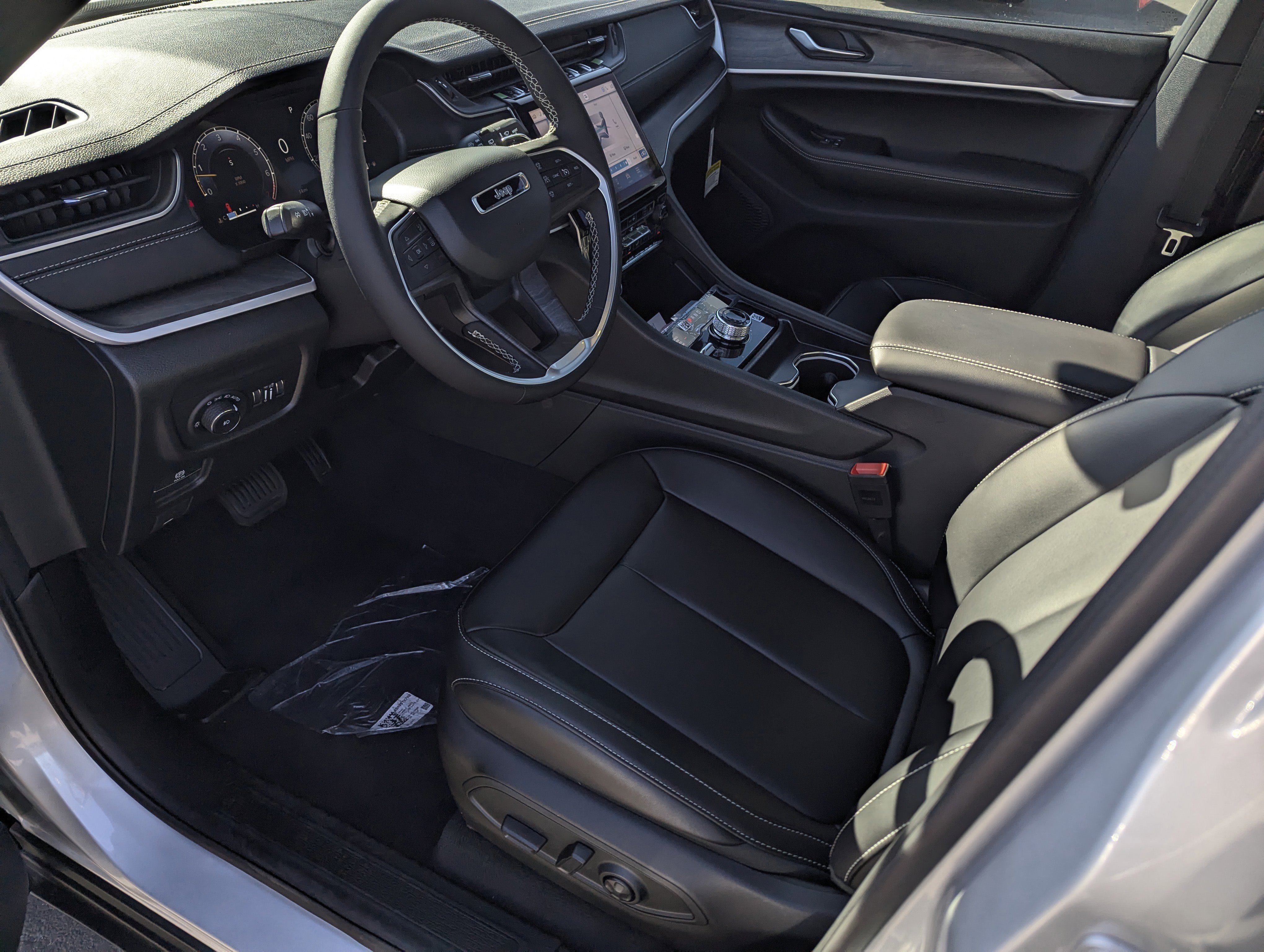 New 2025 Jeep Grand Cherokee L Limited w/ Trailer Tow Package image 9