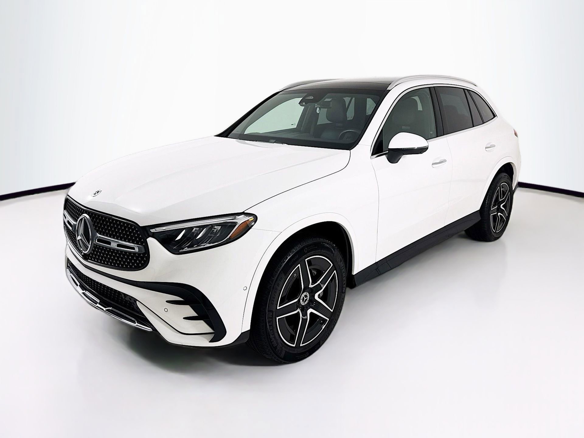 Used 2025 Mercedes-Benz GLC 300 image 3