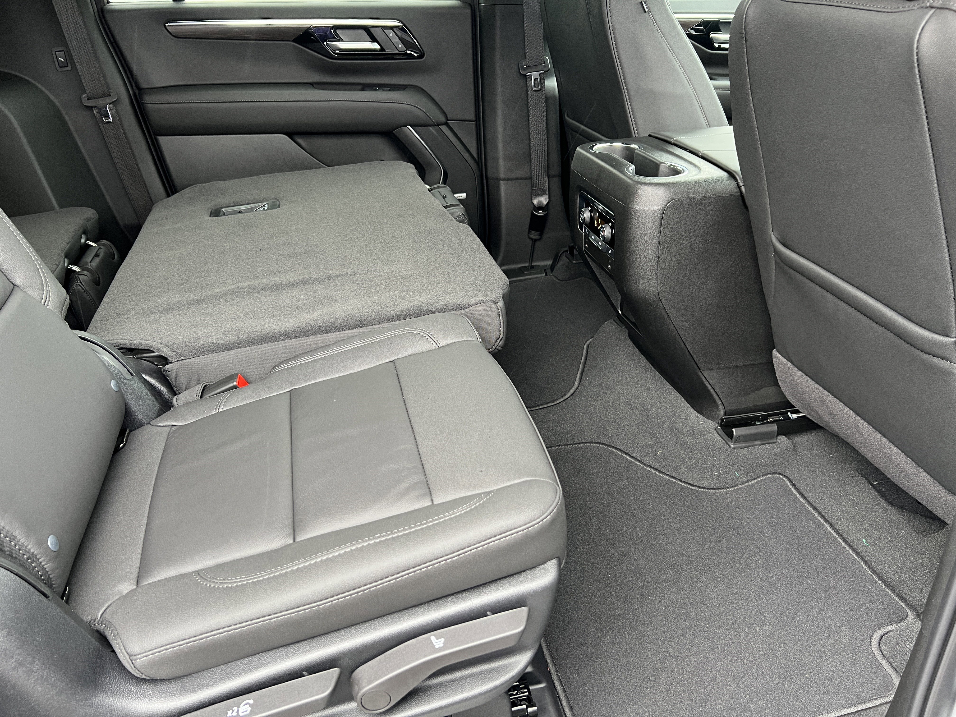 New 2026 Chevrolet Suburban LT w/ Comfort Package AWD/4WD image 23