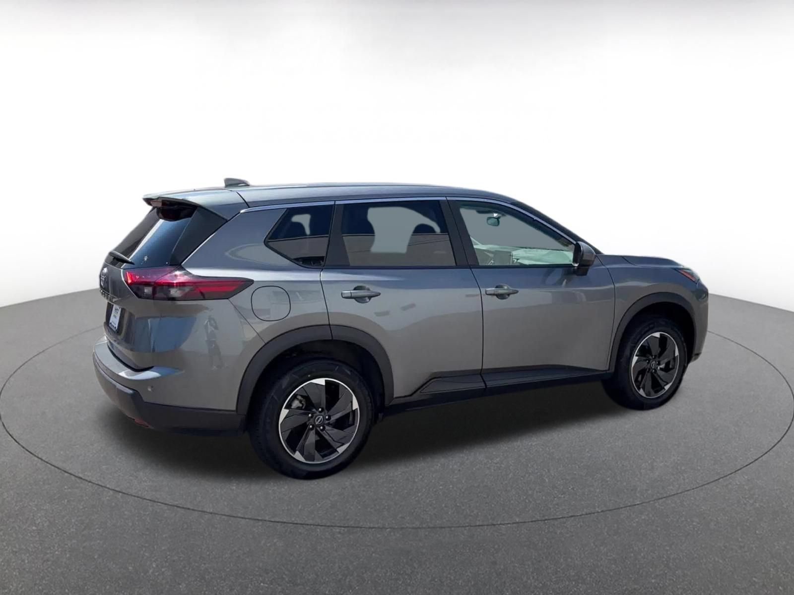 Used 2025 Nissan Rogue SV FWD image 15