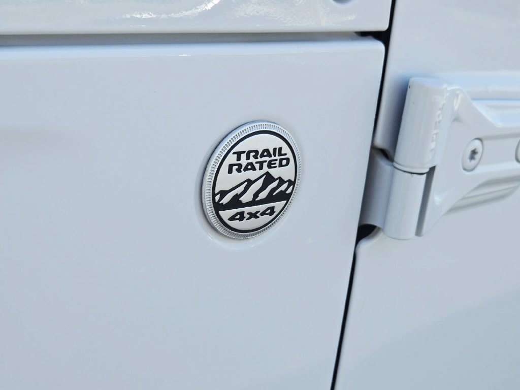 Used 2020 Jeep Wrangler Unlimited Sahara AWD/4WD image 22