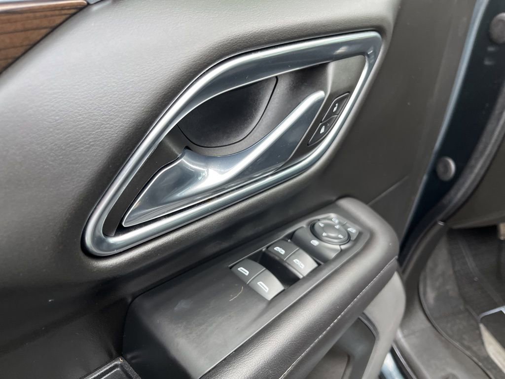 Used 2021 GMC Yukon XL SLE image 28