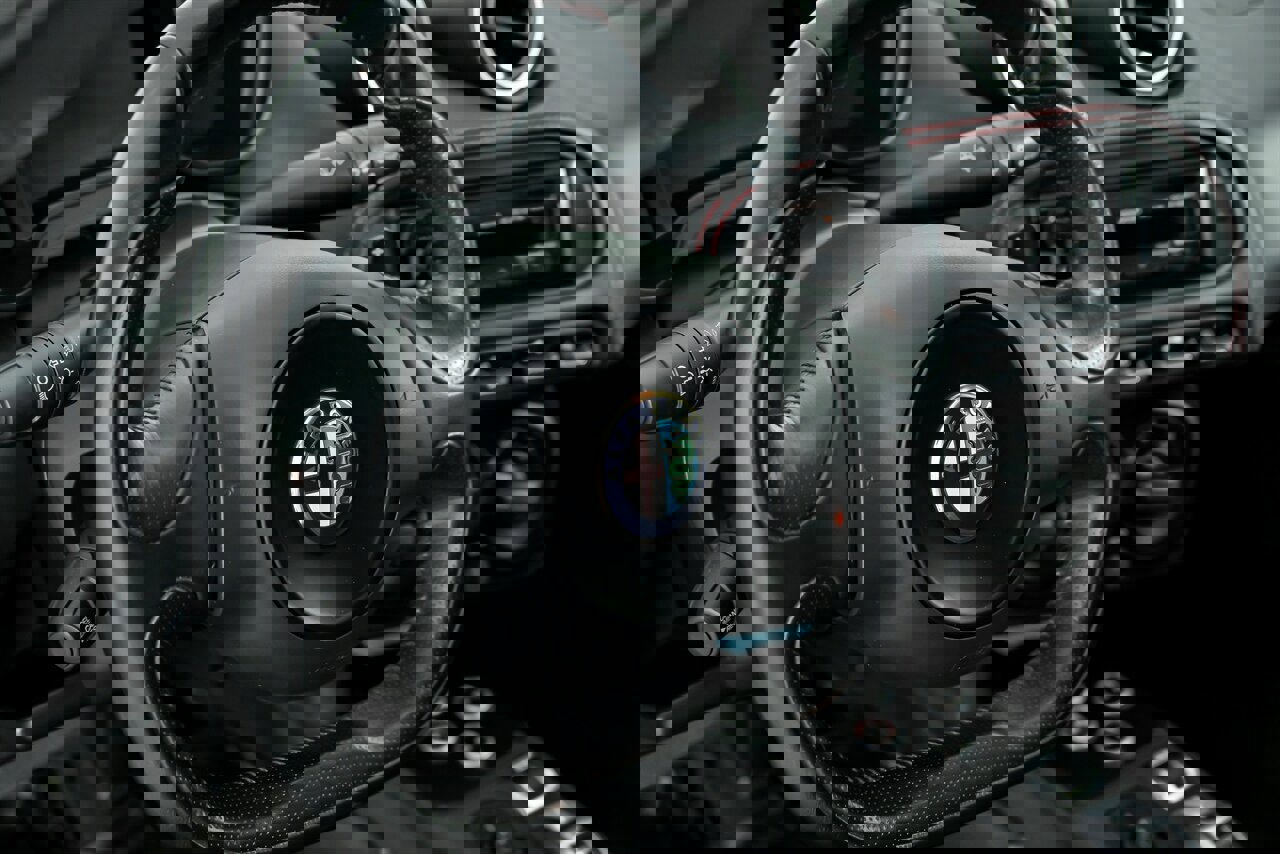 Used 2015 Alfa Romeo 4C Coupe w/ Leather Interior Group image 25