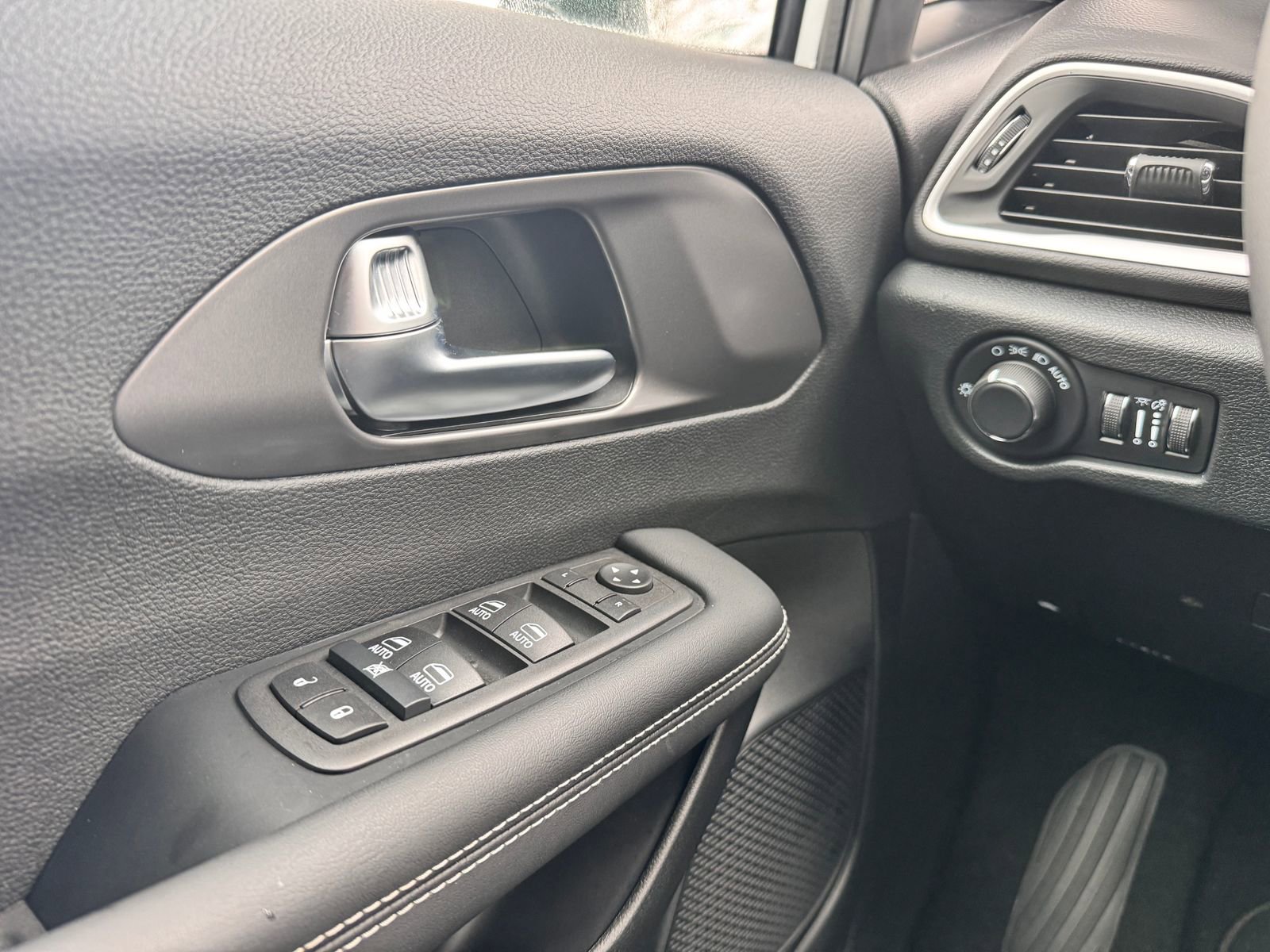 New 2026 Chrysler Voyager LX FWD image 13