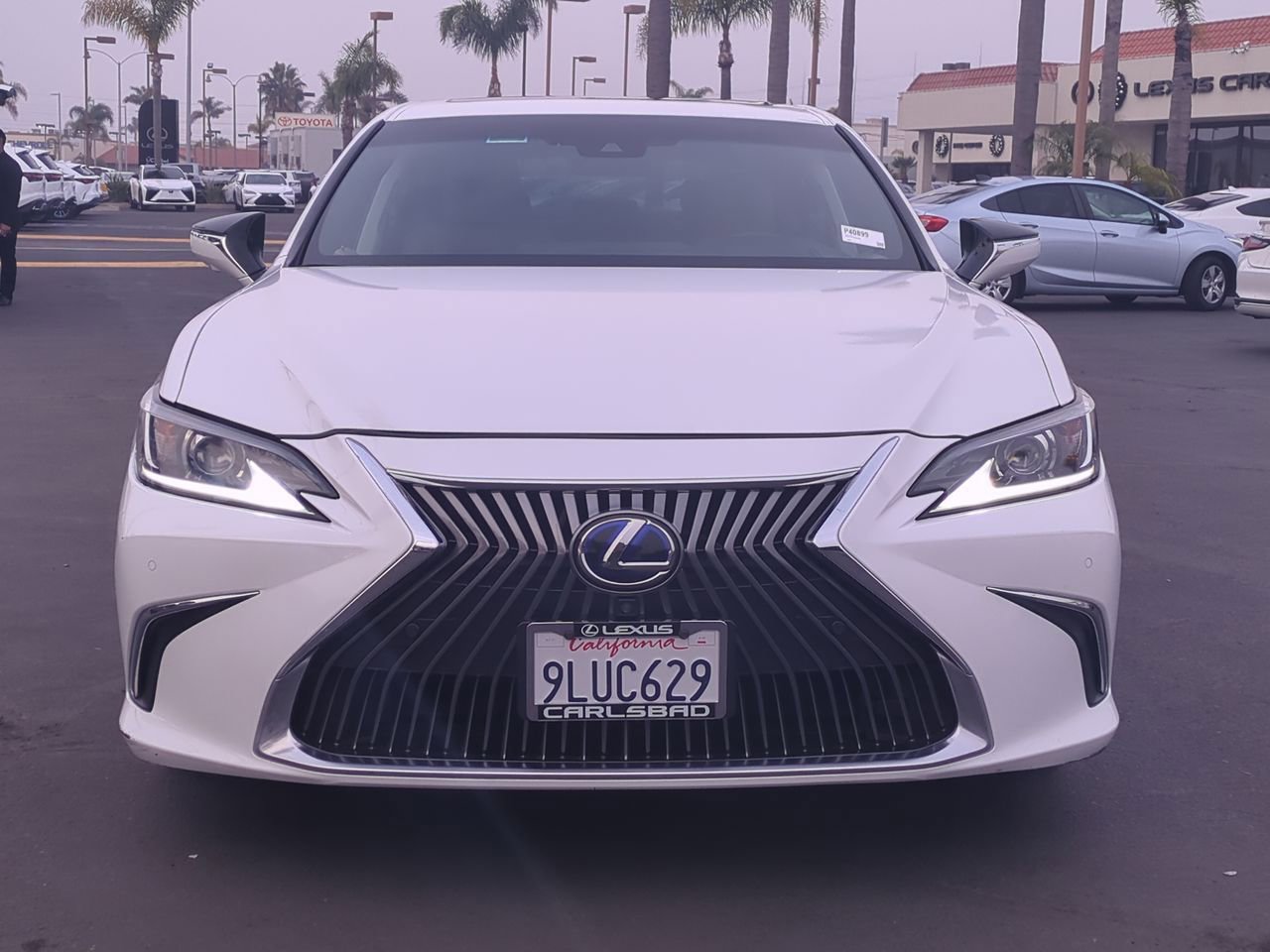 Used 2019 Lexus ES 300h w/ Luxury Package image 2