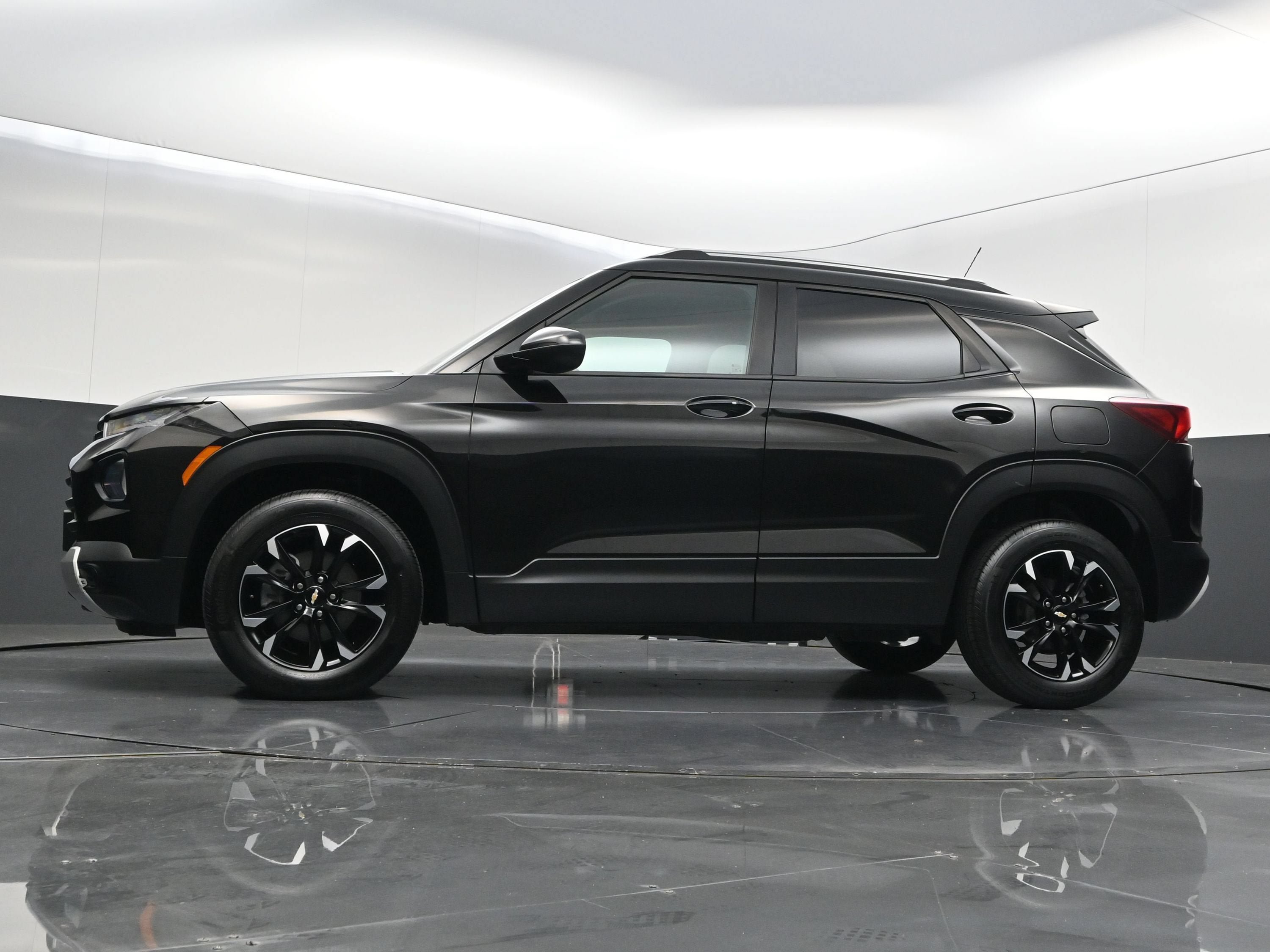 Used 2021 Chevrolet TrailBlazer LT w/ Premium Seating Package AWD/4WD image 39