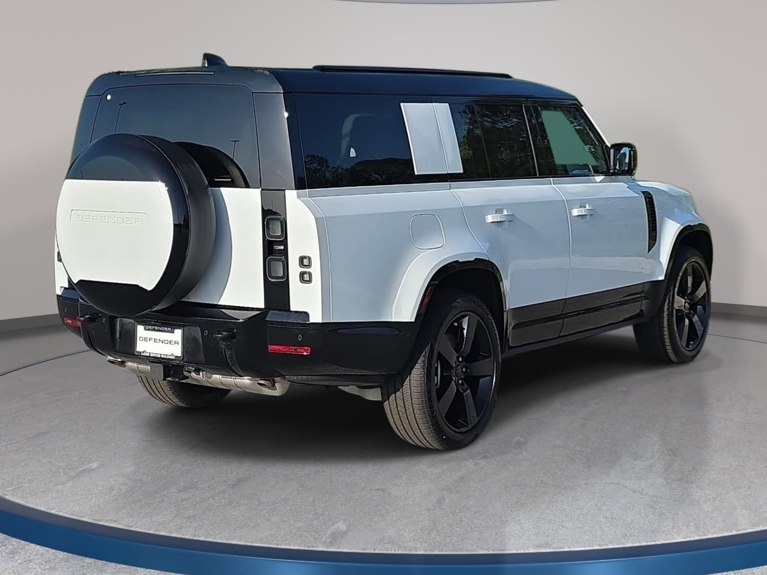 New 2026 Land Rover Defender 130 X-Dynamic SE AWD/4WD image 5