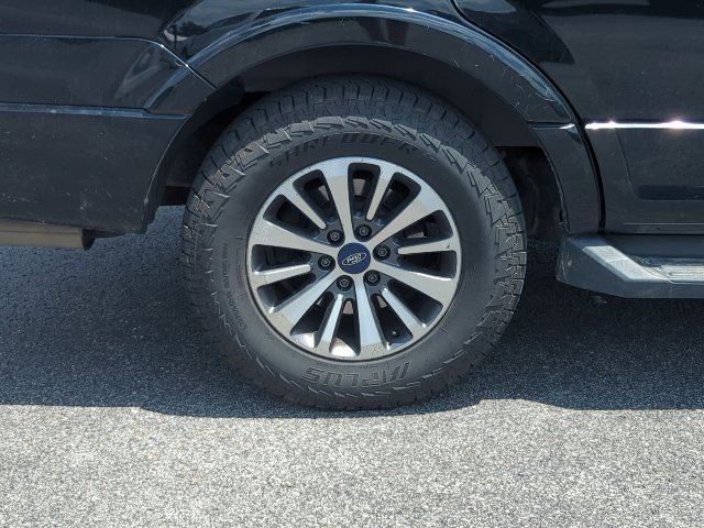 Used 2017 Ford Expedition XLT w/ Equipment Group 202A AWD/4WD image 19