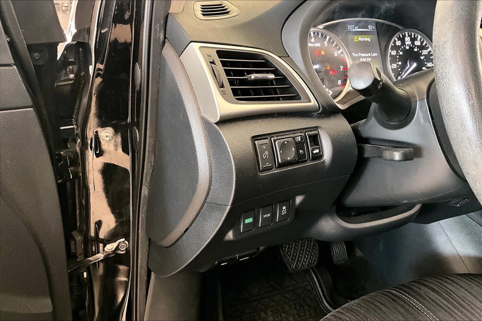 Used 2017 Nissan Sentra SV FWD image 30