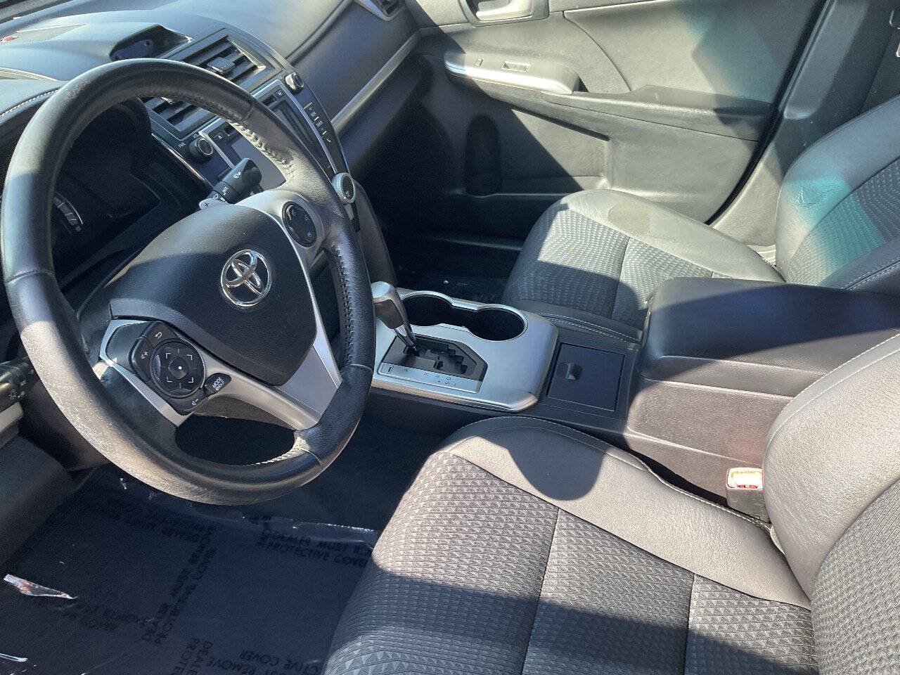 Used 2014 Toyota Camry SE FWD image 12