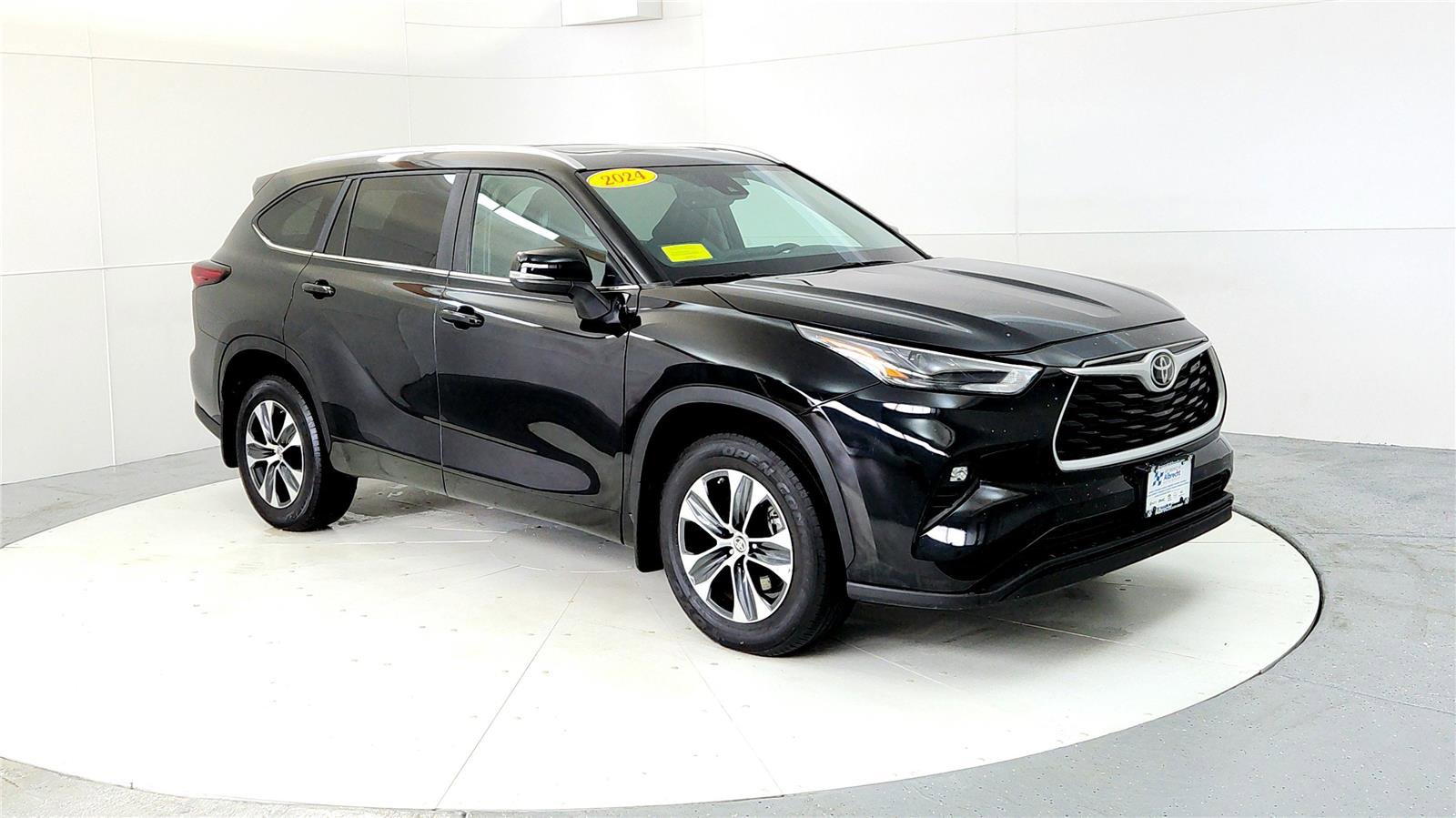 Used 2024 Toyota Highlander XLE image 7