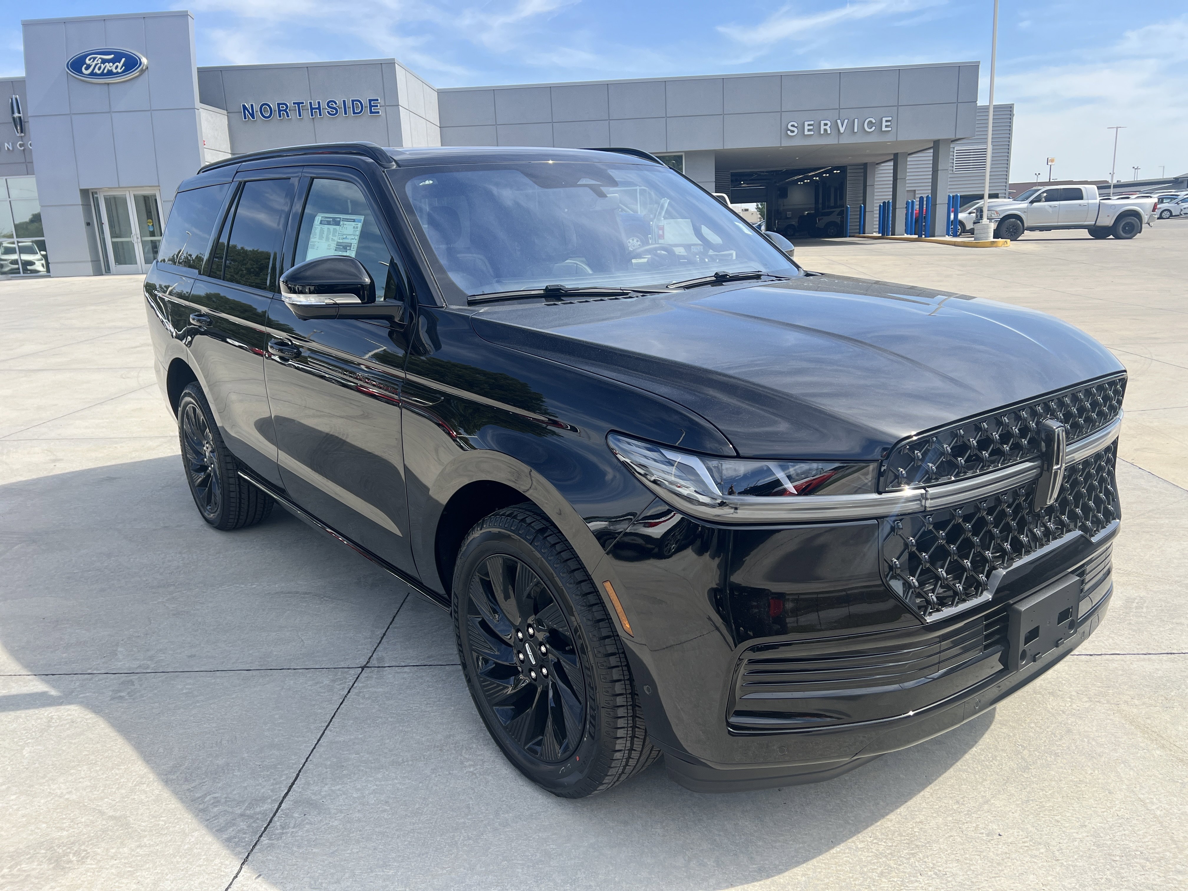 New 2025 Lincoln Navigator Reserve image 2